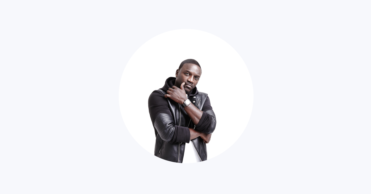 Akon bitch feat. Эйкон Сенегальский певец. Эйкон в молодости. Akon Smack that.