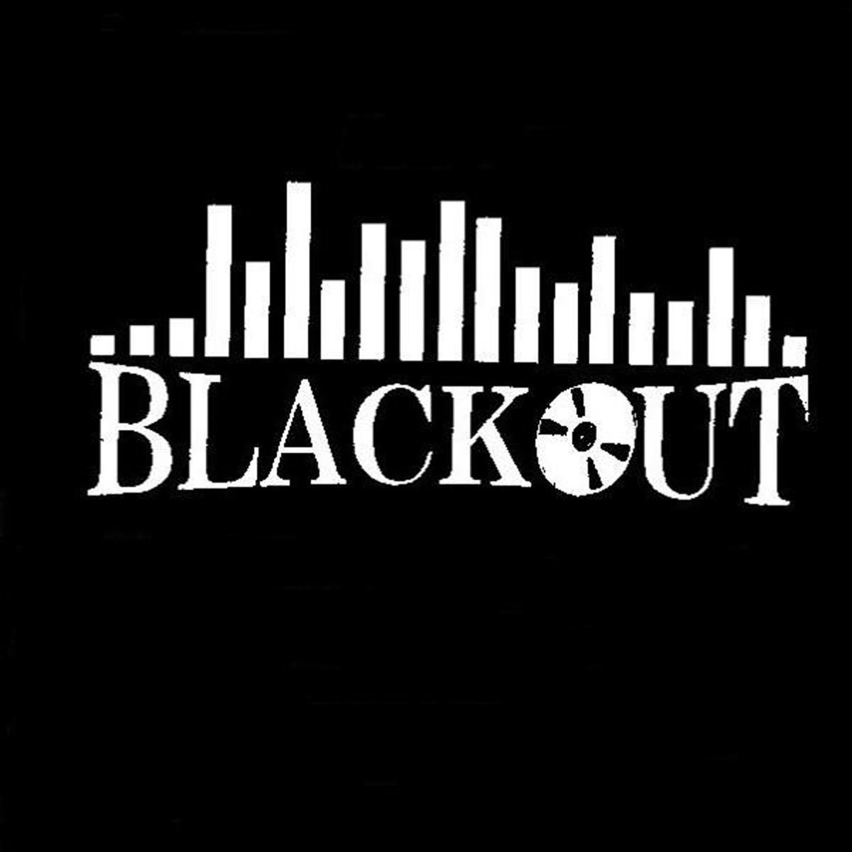 Mr_hamiltoneg regular похожие шрифты. Мемы про блэкаут. Блэкаут надпись. Black out текст. Modal words.