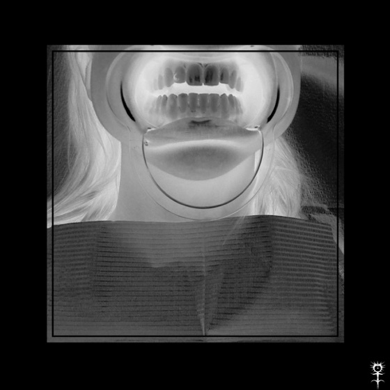 Cover artwork for D(R)Ead