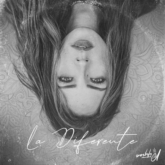 Cover artwork for La Diferente