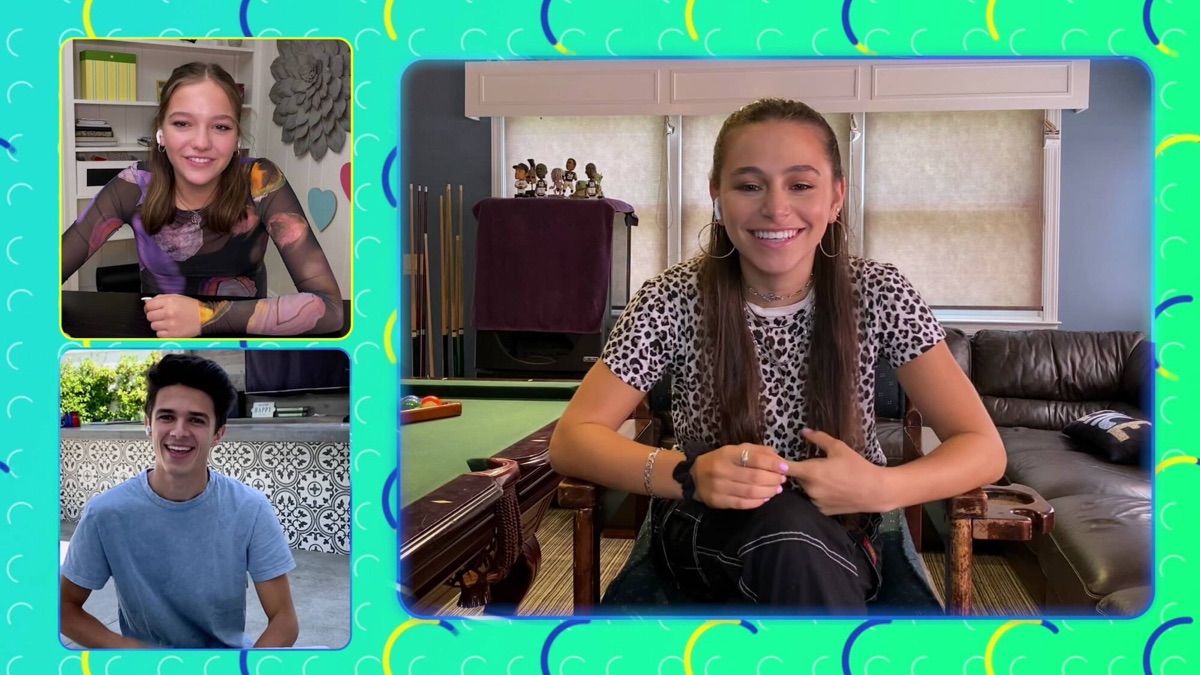 Dance Dance Fart Group Chat With Annie and Jayden (Season 1, Episode 11) Apple TV