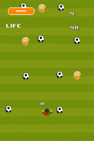 Soccer Ball Dodging - Run between soccer balls screenshot 2