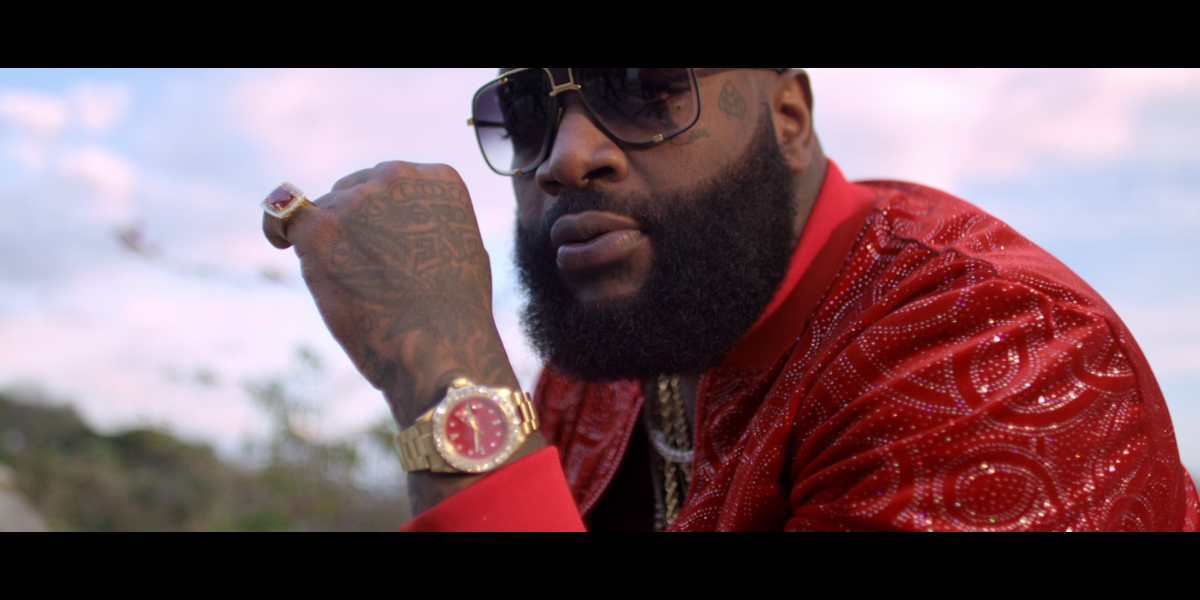 Мир росс. Rick Ross очки. Rick Ross обои. Rick Ross в костюме. Rick Ross в очках.