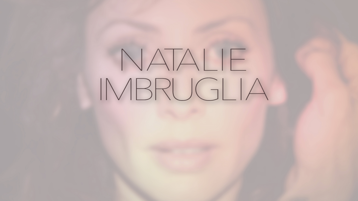 Натали боли. Natalie Imbruglia Kiss me. Natalie Imbruglia i hope what. Talk in tongues Natalie Imbruglia.