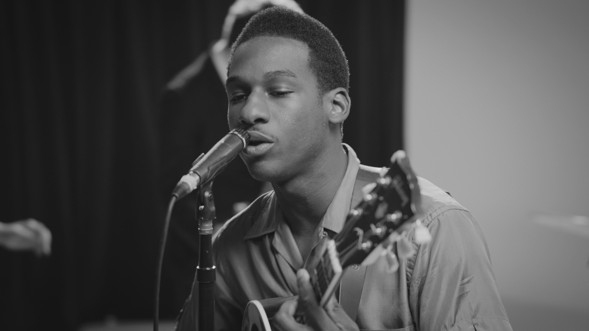 Leon bridges. Leon Bridges coming Home. Leon Bridges и кто с ним поет.