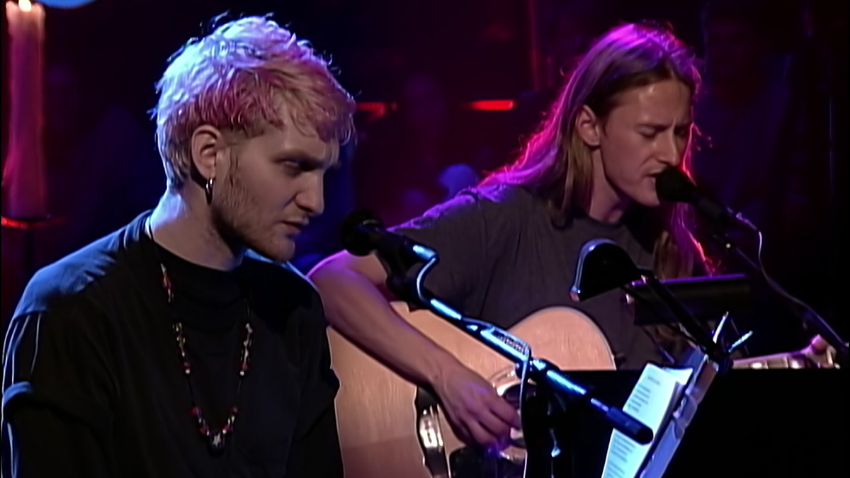 Alice in chains unplugged. Alice in Chains - down in a hole - MTV Unplugged. Alice in Chains down in a hole (MTV Unplugged 1996). Hole Unplugged MTV. Элис ин Чейнс гитарист.