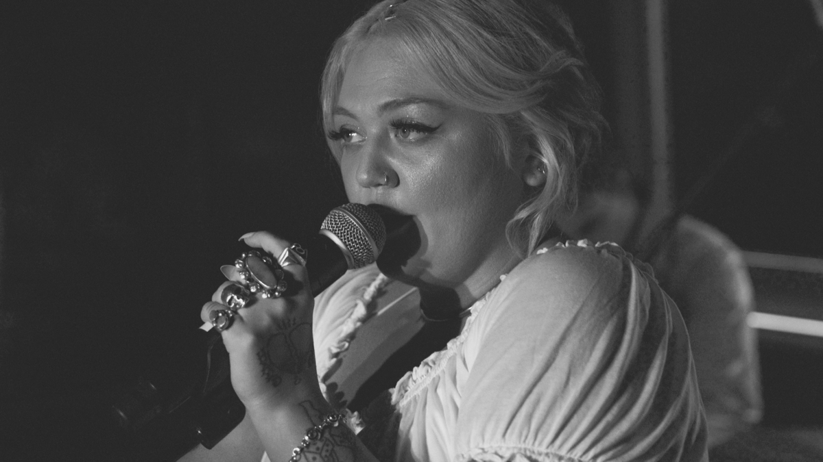 Эль тэннер. Elle King - Shake the Spirit (2018). Elle King Shake the Spirit.