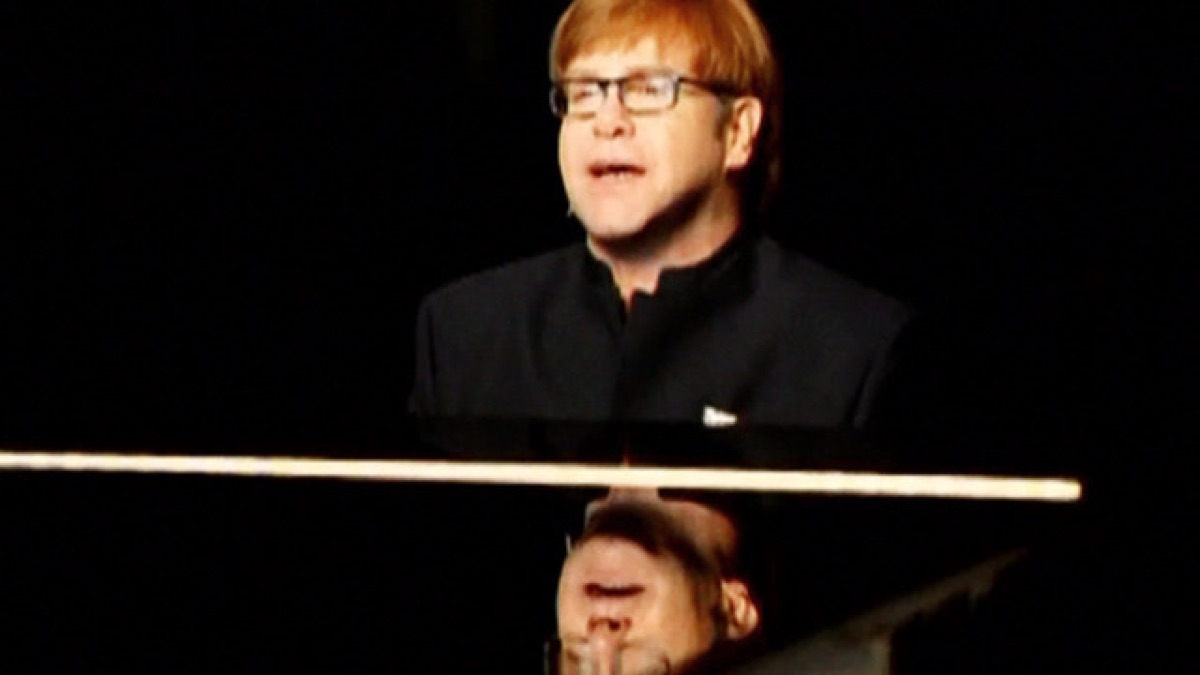 Elton john look tonight. Элтон Джон клип в черном. Elton John something about the way you look Tonight.