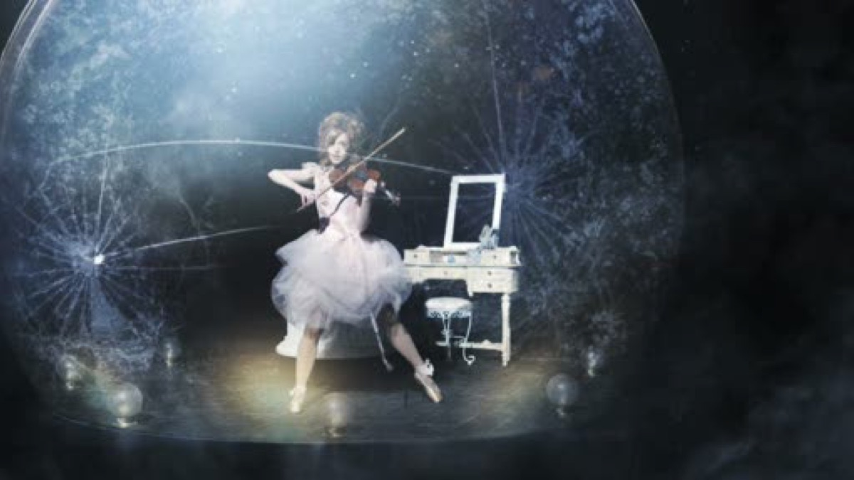 Lindsey stirling eye of the untold her. Shatter me Линдси Стирлинг. Lindsey Stirling балерина шкатулка. Shatter me Lindsey Stirling платье. Shatter me Lindsey Stirling костюм.