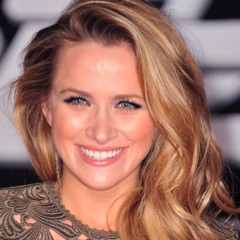 Shantel Van Santen