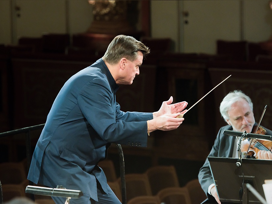 Vienna Philharmonic Bruckner's First Apple TV (TM)
